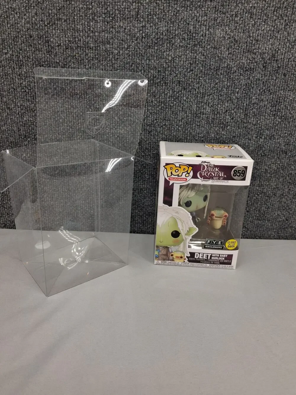 Funko Pop Deet With Baby Nurlock The Dark Crystal Glow In Dark Protective Case